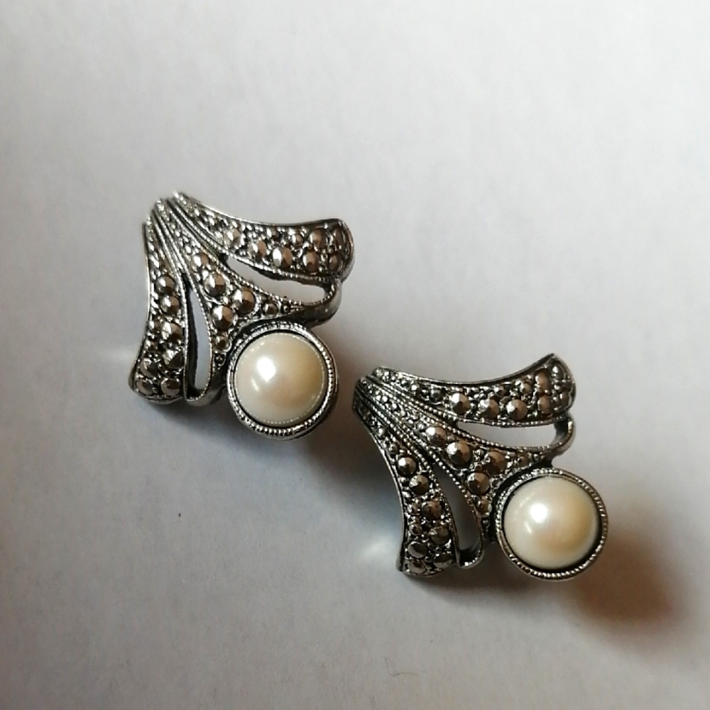 Vintage Earrings Faux Pearl Marcasites Silvertone Clip-on